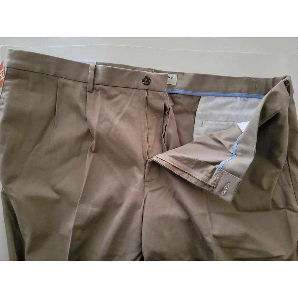 Dockers Signature Khaki Cotton Stretch Classic Fit Pleated Pants Sz: 48 X 34 NWT